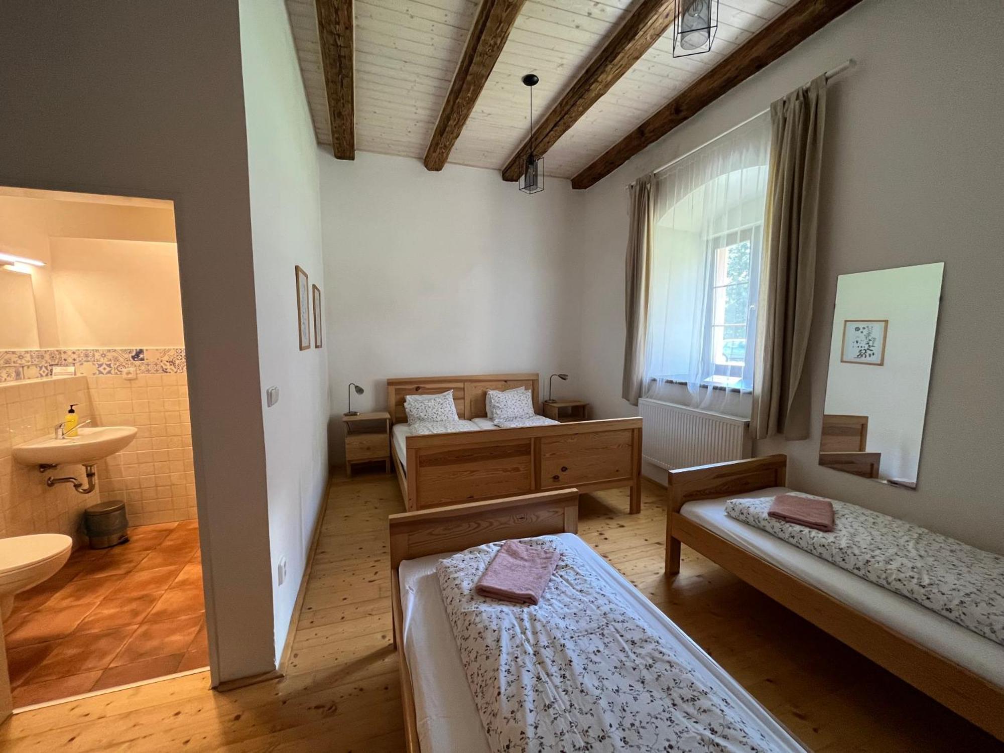 Hotel Dvůr Nové Zámky Mladec Esterno foto