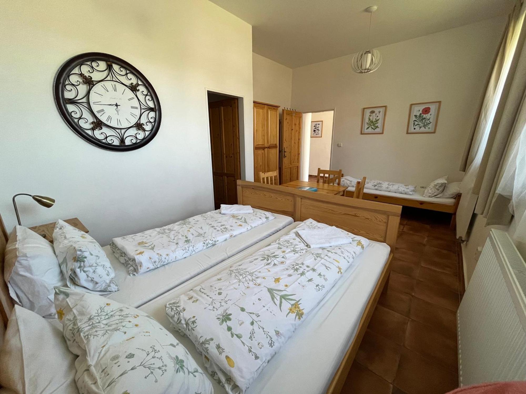 Hotel Dvůr Nové Zámky Mladec Esterno foto