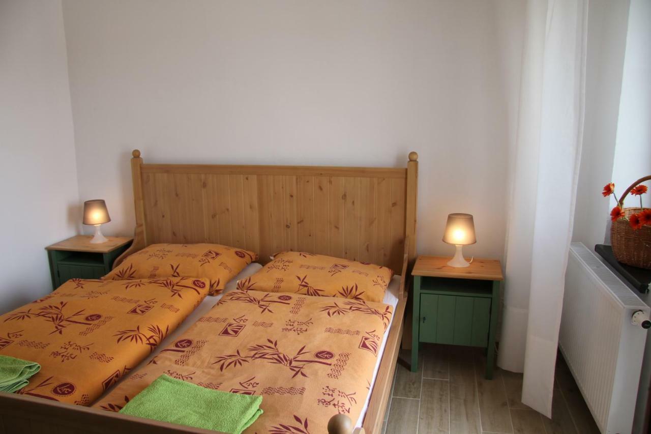 Hotel Dvůr Nové Zámky Mladec Esterno foto